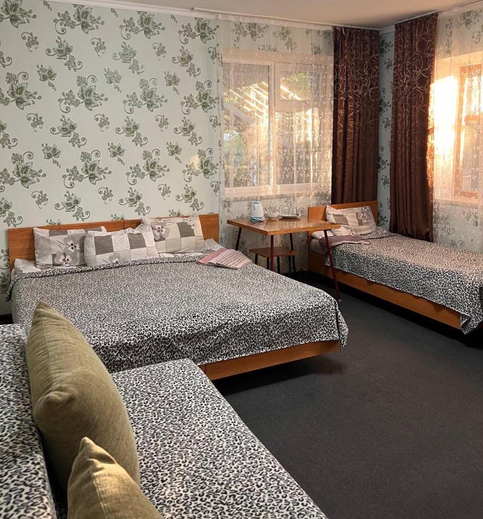 Podsolnukhi Guest House Tsjolpon-Ata Eksteriør bilde