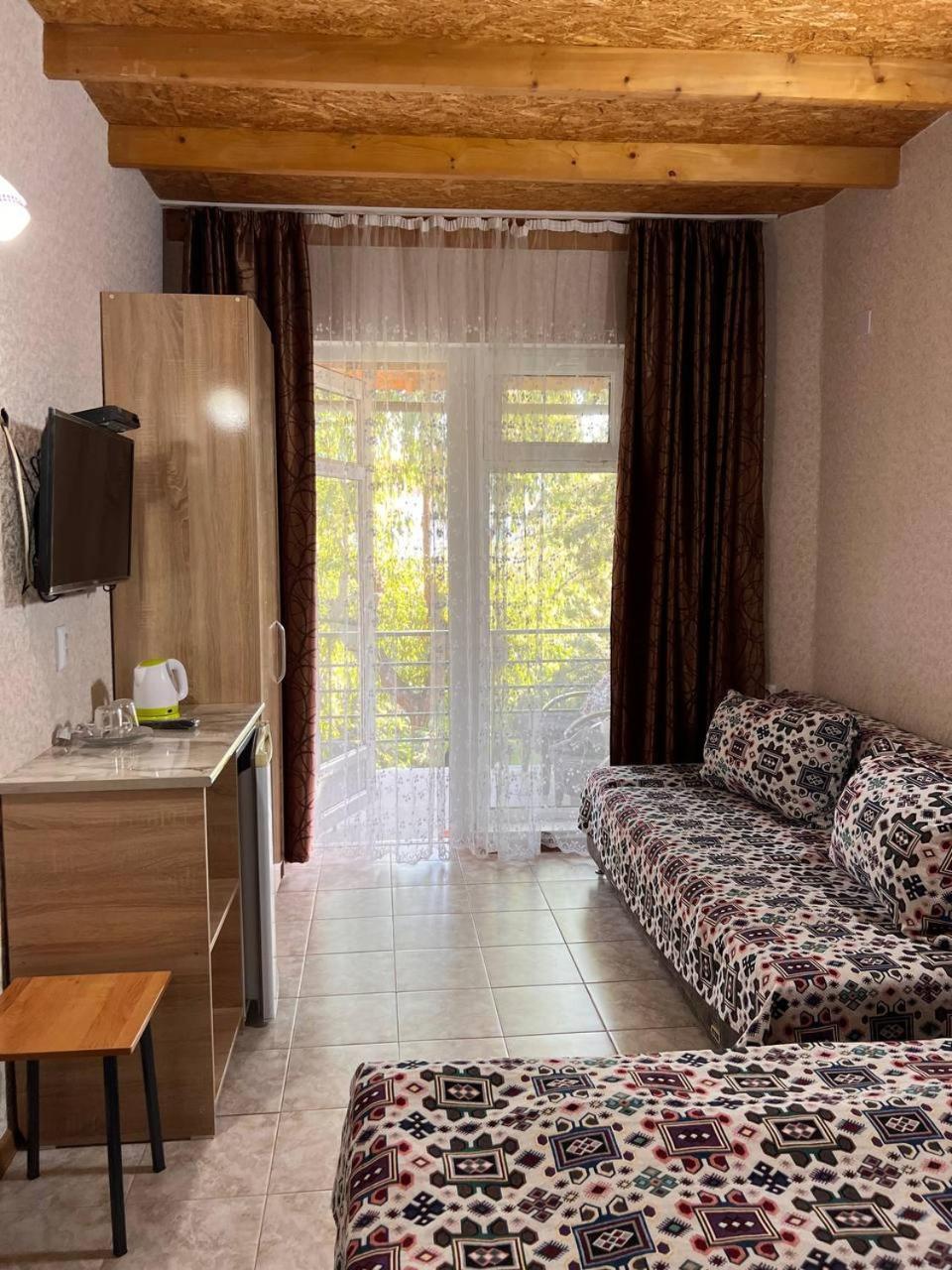 Podsolnukhi Guest House Tsjolpon-Ata Eksteriør bilde