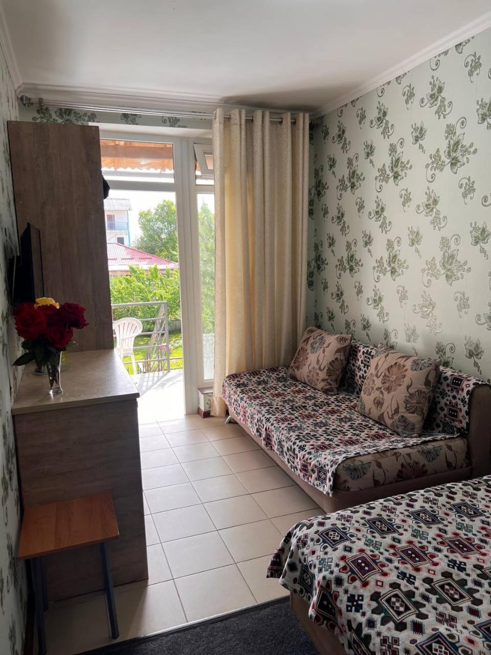 Podsolnukhi Guest House Tsjolpon-Ata Eksteriør bilde