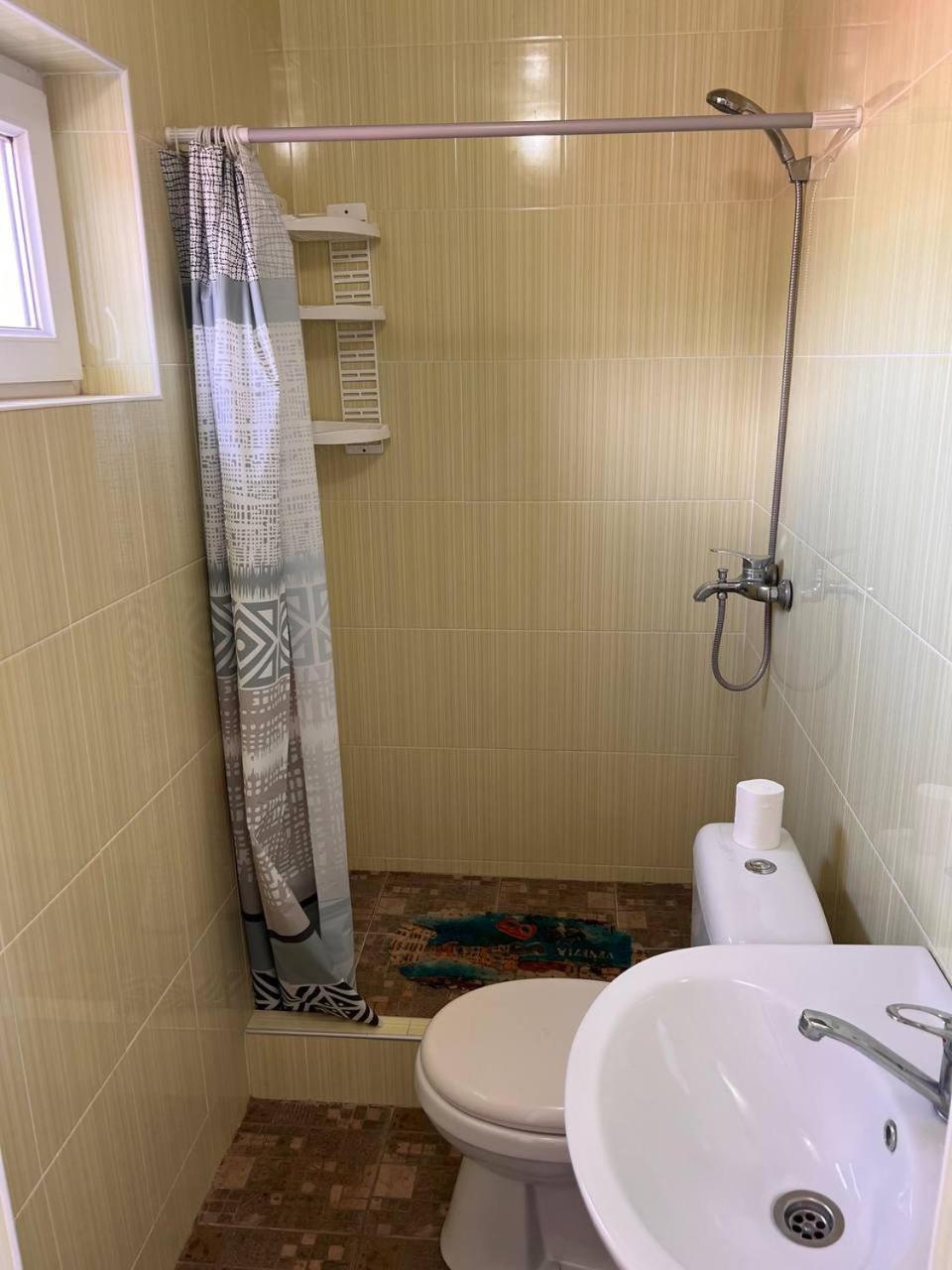 Podsolnukhi Guest House Tsjolpon-Ata Eksteriør bilde